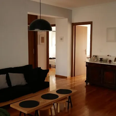 Bright, Modern 2br Flat W, Balcony, 15 Min Airport Apartment Thessaloniki