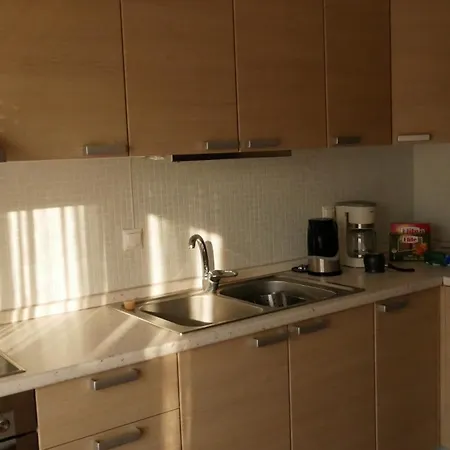 Bright, Modern 2br Flat W, Balcony, 15 Min Airport
