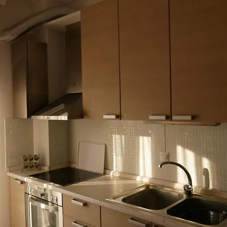 Bright, Modern 2br Flat W, Balcony, 15 Min Airport Apartmán *