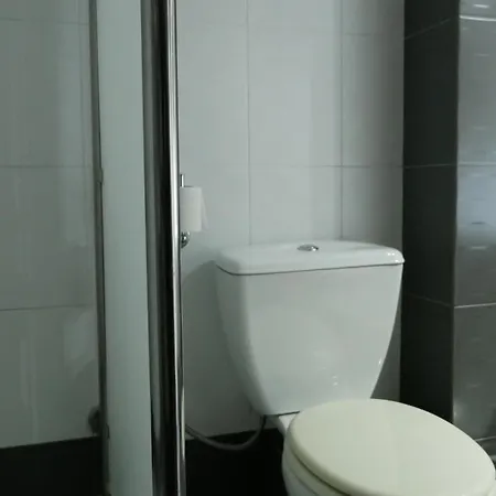 Bright, Modern 2br Flat W, Balcony, 15 Min Airport Apartmán Soluň