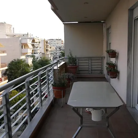 Bright, Modern 2br Flat W, Balcony, 15 Min Airport *